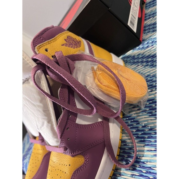 Jordan 1 Retro High OG Brotherhood 2022 555088 706 University Gold Mens Size 9.5 - Picture 4 of 10